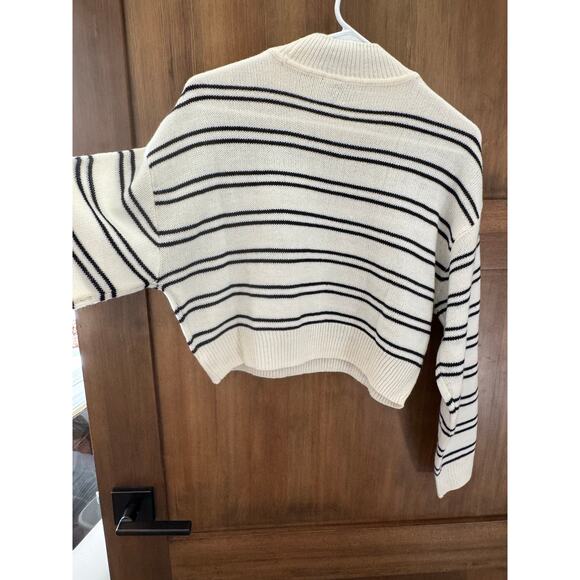 Divided H&M Cropped Crew Neck‎ Sweater Cream Black Striped Size XS - Picture 3 of 7
